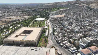 Haleplibahçe Caddesi'nde yol yenileme çalışmaları tüm hızıyla sürüyor