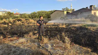 Van'da yangın paniği: Edremit'teki örtü üstü yangın söndürüldü