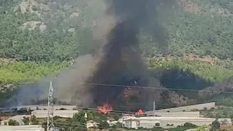 Mersin'deki orman yangınına havadan ve karadan müdahale sürüyor