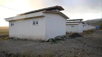 Vali Baruş, Çat'ta deprem konutlarını yerinde inceledi
