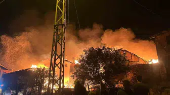 Çorum'da yangın dehşeti: İki ev ve bir ahır alev aldı