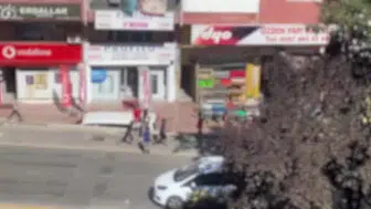 Kahramankazan'da çocukların sopalarla kovaladığı anlar kameraya yansıdı