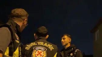 Motosiklet sürücüsü polisten kaçtı, babası çağırınca geri döndü