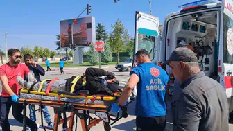 Karaman'da patates yüklü kamyonetle motokurye çarpıştı: 1 yaralı