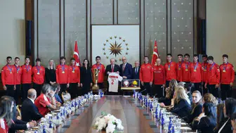 Cumhurbaşkanı Erdoğan, voleybol takımlarıyla bir araya geldi
