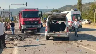 Geyve'de kavşakta meydana gelen kazada 6 kişi yaralandı