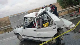 Eskişehir'de tırın otomobile çarpması sonucu 2 kişi yaşamını yitirdi