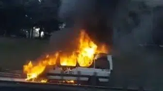 Esenler’deki minibüs yangını trafiği etkiledi