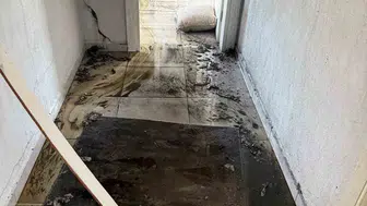 Mahalle sakinleri yangına ilaçlama motorlarıyla ilk müdahaleyi yaptı