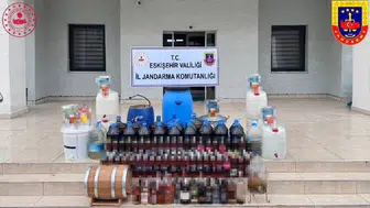 Eskişehir'de evinde kaçak içki üreten şüpheli yakalandı