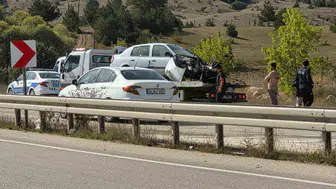 Kastamonu'da kaza: elektrik direğine çarpan otomobilde iki yaralı