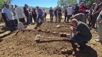 Elazığ'da cinayete kurban giden çift yan yana defnedildi