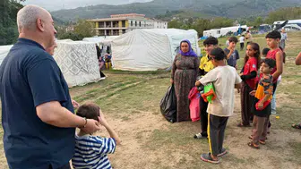 Çilimli'de mevsimlik tarım işçileriyle buluşma: Başkan Yılmaz Yıldız, çocuklara oyuncaklarını paylaştı