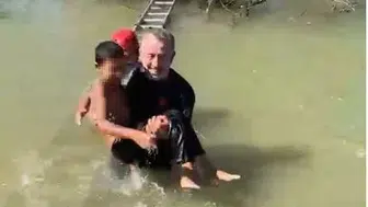Geyve'de derede mahsur kalan çocuğun kurtuluşunda itfaiye başarısı