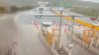 Otobüs kazası anı güvenlik kamerasına yansıdı: 2 ölü, 8 yaralı