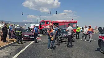 Gaziantep'te kavşakta meydana gelen trafik kazasında beş kişi yaralandı