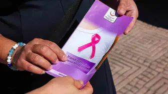 Aliağa'da kanser tarama hizmeti sunan 'Pembe Prenses' aracı vatandaşlarla buluştu
