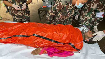 Nepal’deki sel felaketinde 10 gün sonra kurtarılan işçiler, umut ışığı oldu