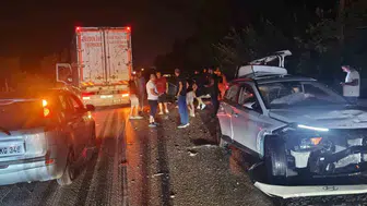 Antalya'da 4 aracın karıştığı zincirleme trafik kazasında 2 yaralı
