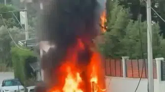 Bursa'da park halindeki araçta yangın paniği: O anlar amatör kameraya yansıdı