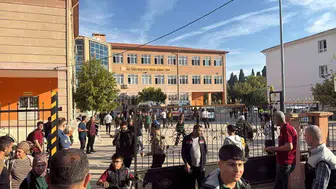 Turgutlu'daki okulda silah sesleri paniğe neden oldu