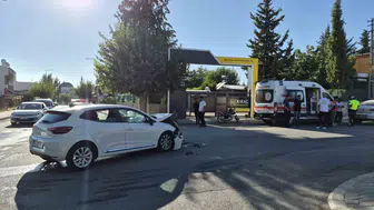 Adıyaman'da otomobiller çarpıştı, bir kişi yaralandı