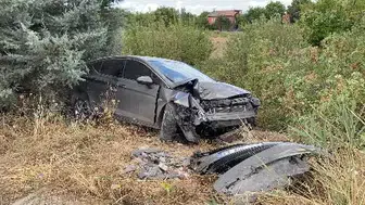 Elazığ'da kontrolden çıkan otomobil ağaca çarptı, 4 kişi yaralandı