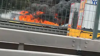 Bakırköy'de İETT otobüsü alev aldı: İtfaiye ekipleri müdahalede bulundu