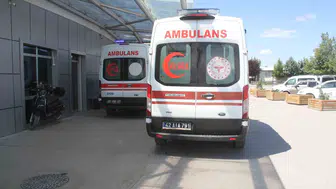 Beyşehir'de motosiklet devrildi, sürücü hastaneye kaldırıldı