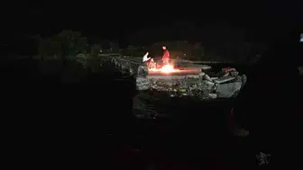 Karkamış'ta yükselen su seviyesi yıkık köprüde mahsur kalanları kurtardı