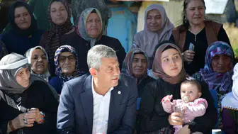 Özgür Özel Ardahan'da kadınlarla buluşup esnafı ziyaret etti