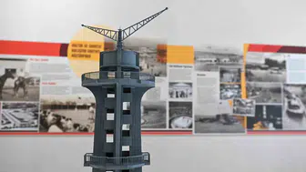 İZKİTAP ziyaretçileri Kültürpark’taki sergileri keşfediyor