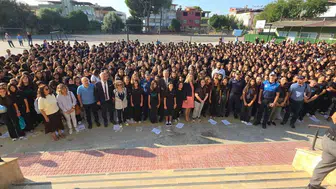 Nazilli'de yeni eğitim yılı sevinci: Öğrenciler sınıflarına koştu