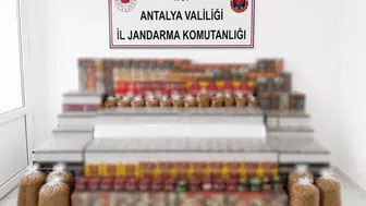 Manavgat'ta düzenlenen operasyonda kaçak tütün ve makaron ele geçirildi