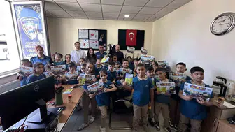 Minik öğrencilerin unutulmaz polis ziyareti: Yüksekova'da güvenlik bilinci artırılıyor