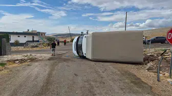 Gaziantep'te hafif ticari araç ile kamyonet çarpıştı, 5 yaralı