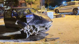 Edirne’de kontrolden çıkan otomobil park halindeki araca çarptı