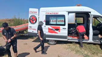 Dicle Nehri'nde mahsur kalan 52 küçükbaş hayvan kurtarıldı