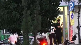 Banka soygununda rehinelerin kurtarılması anı kameralara yansıdı