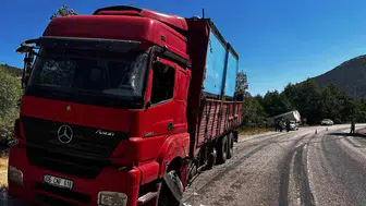 Bolu'da iki kamyonun çarpışması sonucu bir kişi yaralandı