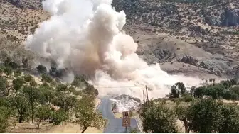 Siirt-Pervari yolunda gerçekleştirilen kontrollü patlatma anbean görüntülendi
