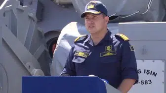 TCG Işın gemisi komutanı, batık feribotu arama çalışmalarını sürdürüyor