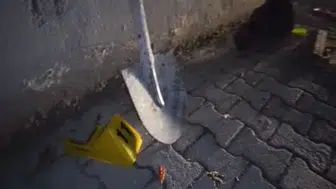 Burdur’da iki grup arasında kürekli kavga: 2 otomobil zarar gördü