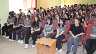 Gazze'deki eğitim mücadelesi, öğrencilere Bilim Kafe'de aktarıldı