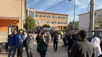 Turgutlu'da okul önünde silahlı saldırı: 11 öğrenci yaralandı