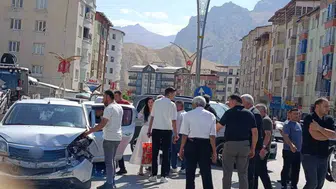 Hakkari'de araç kazası: 1 kişi yaralandı