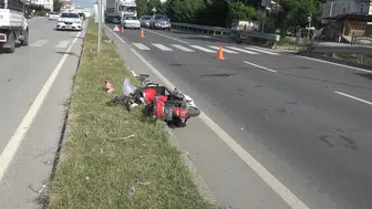 Motosiklet ile elektrikli bisiklet çarpıştı, 2 yaralı