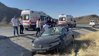 Sivas'ta kontrolden çıkan otomobilin şarampole devrilmesi sonucu 5 kişi yaralandı