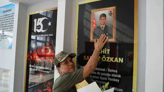 Şehit Uzman Çavuş Samet Özkan'ın anne ve babası okulda evlatlarının adını yaşattı