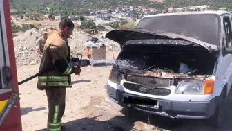 Antakya’da minibüsün motorundan yangın çıktı